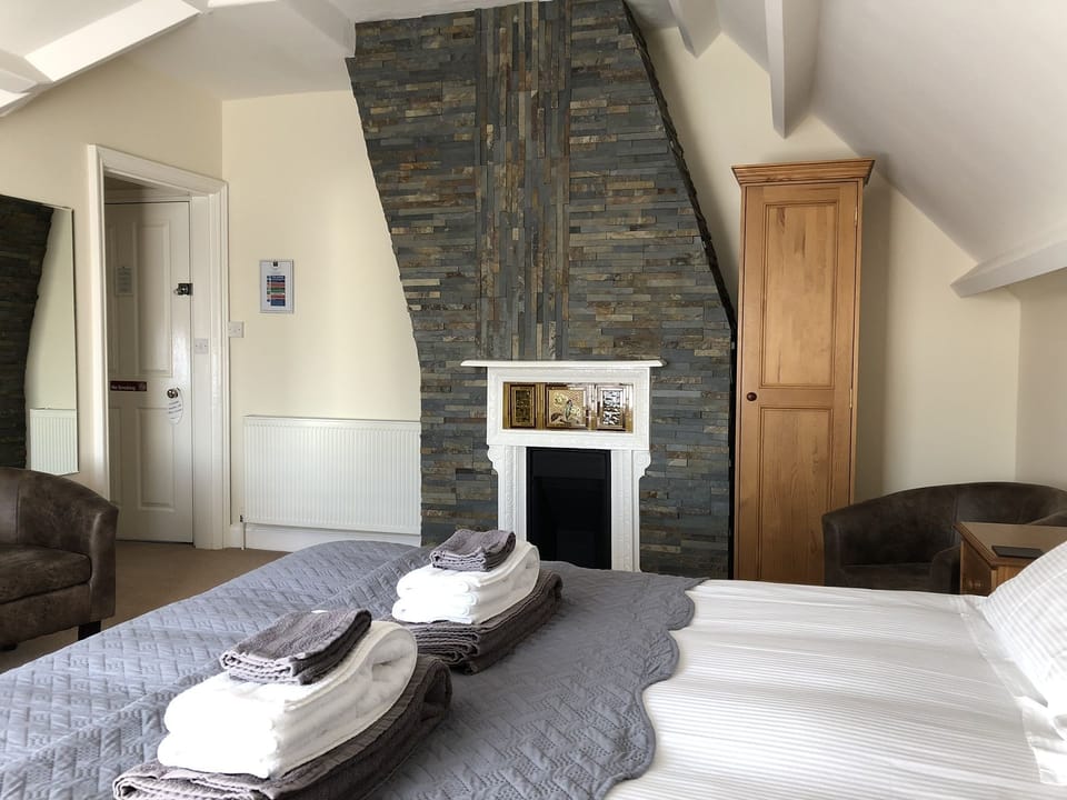 4-King 2nd Floor | WiFi (free), bed sheets
