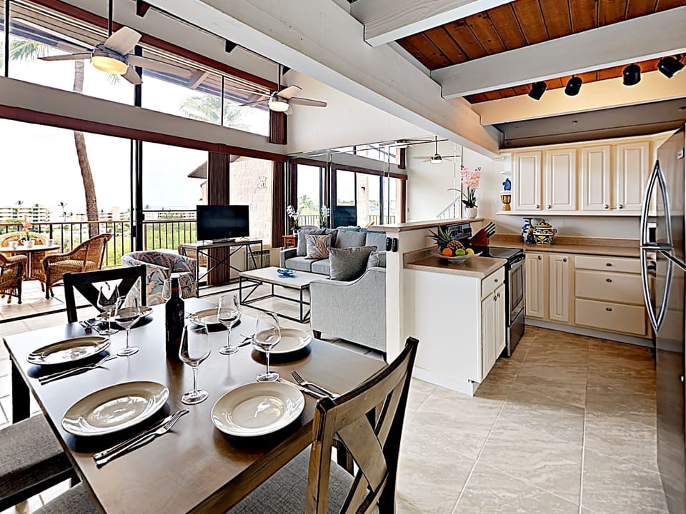Dining Area - Sit back and enjoy a Hawaiian meal at this family-style dining table