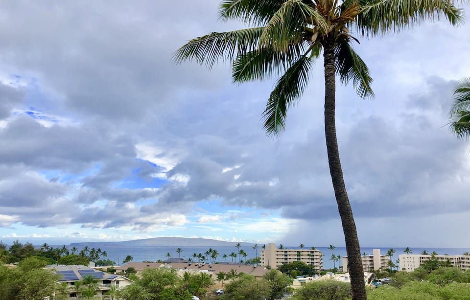 Lanai - Stunning views of Kaho'olawe and the Molokini Crater