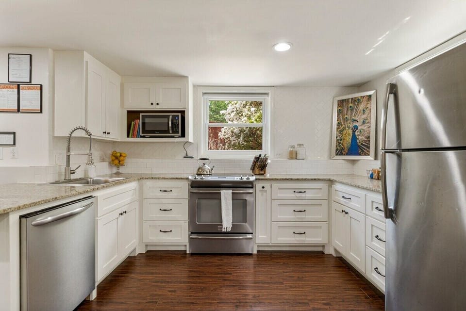 Fully equipped kitchen.
