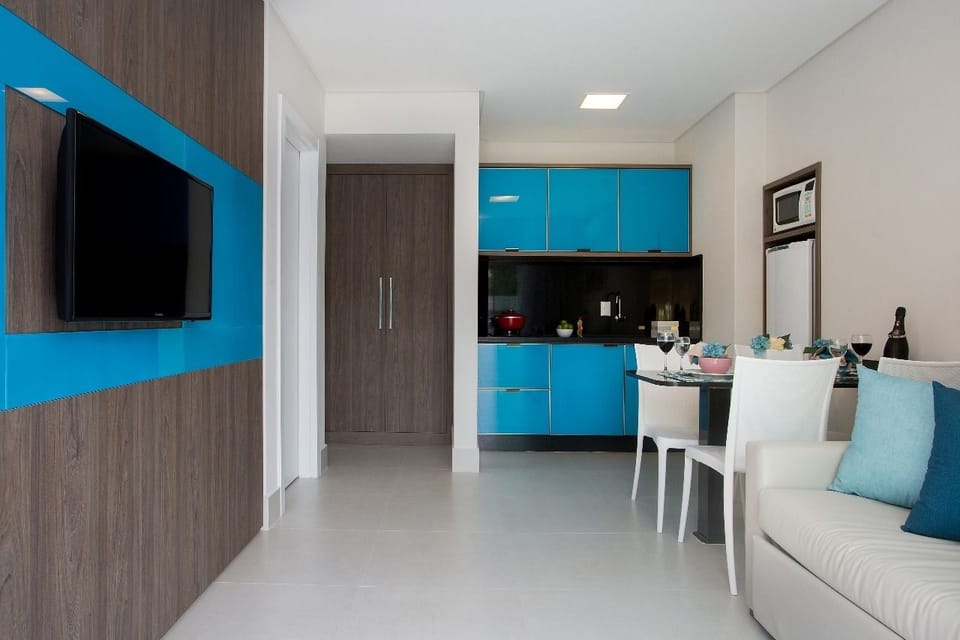 Deluxe Apartment, 1 Bedroom (Bloco Gaúcha) | Living room | 32-inch flat-screen TV with cable channels, TV