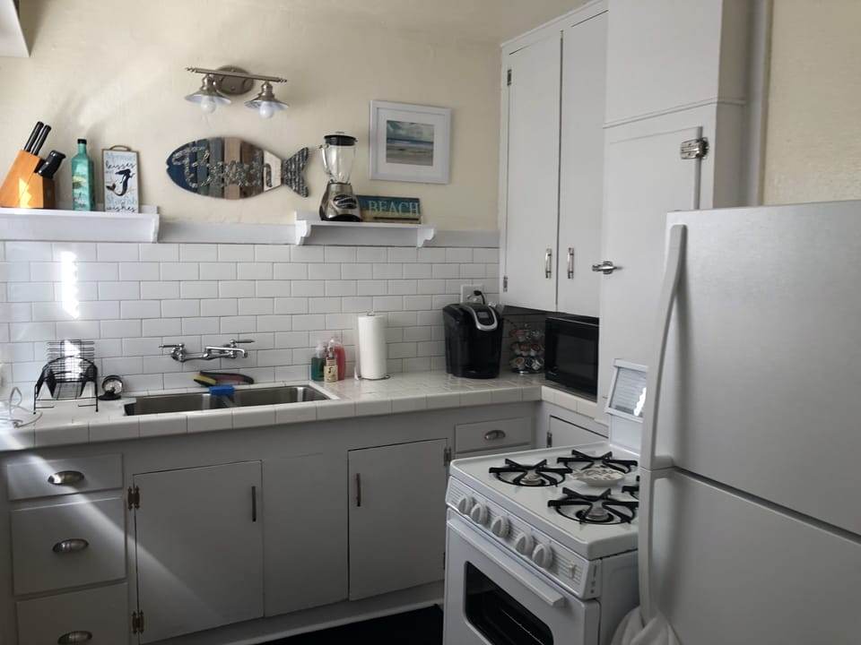 Kitchen, counters are brand new