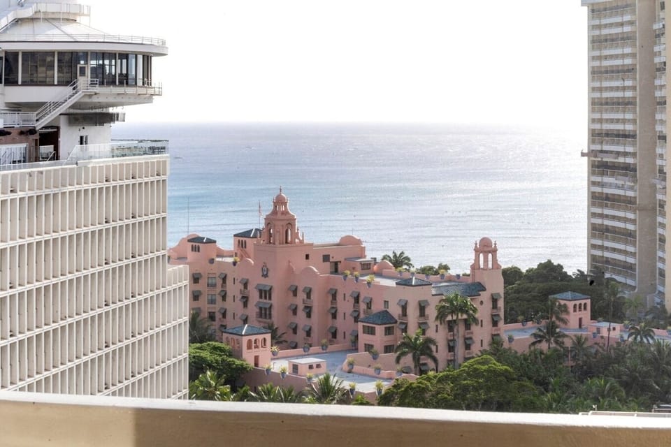 Ocean front lanai - full ocean view facing Royal Hawaiian.