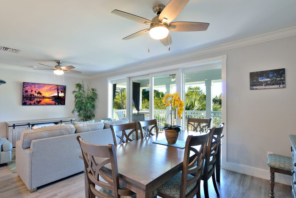 Dining towards the porch