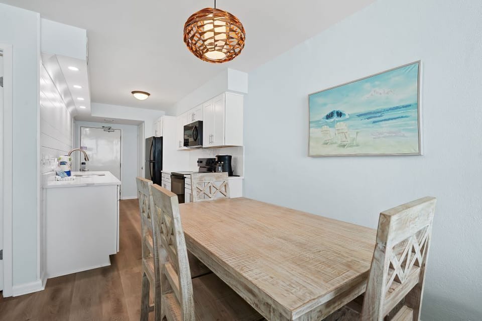 8 Island Shores 457 Dining Area