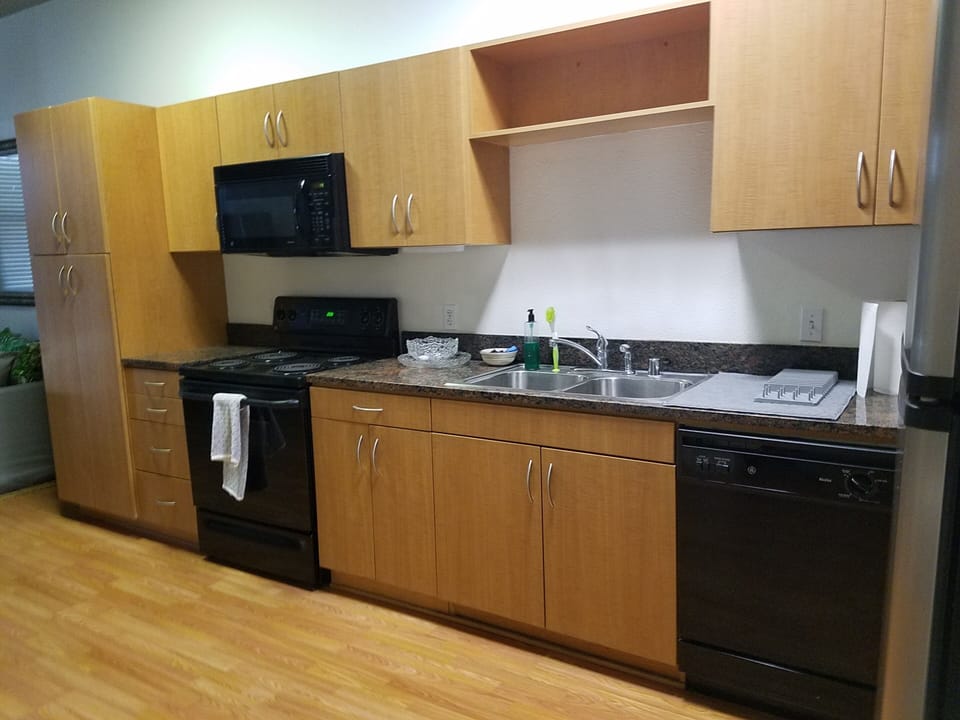 Full kitchen