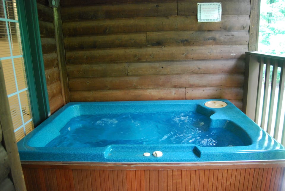 Indoor spa tub