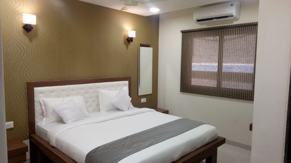 Blackout drapes, iron/ironing board, free WiFi, bed sheets