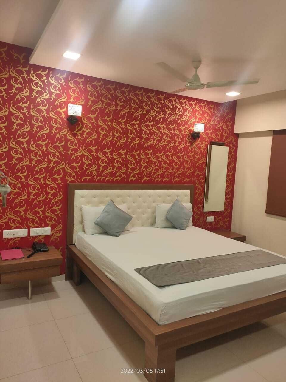 Blackout drapes, iron/ironing board, free WiFi, bed sheets