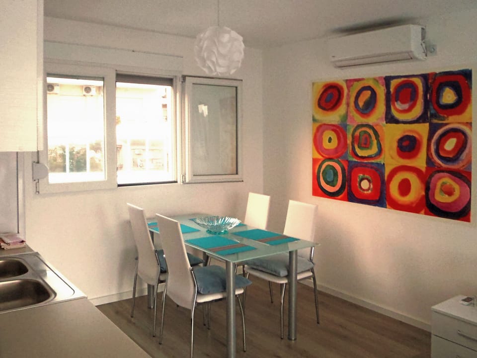 We brought a splash of colour with the XL reproduction of Wassily Kandinsky.