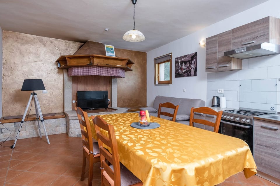 Kitchen on the ground floor / Küche im Erdgeschoss