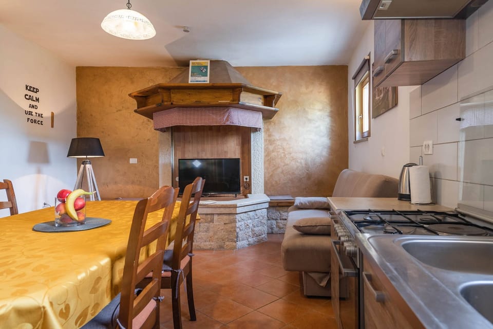 Kitchen on the ground floor / Küche im Erdgeschoss