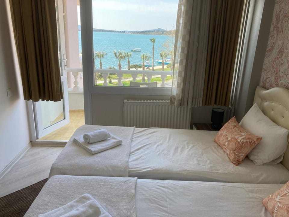 Premium bedding, minibar, desk, soundproofing