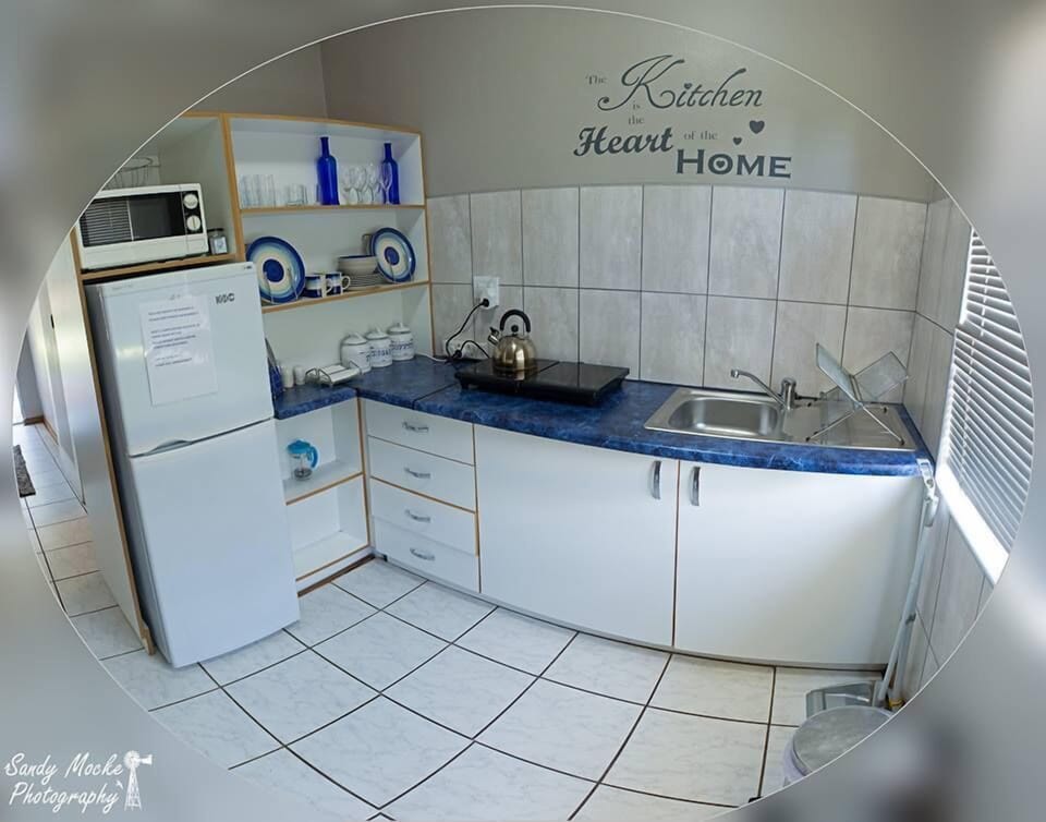 Double Room | Private kitchen | Microwave, electric kettle
