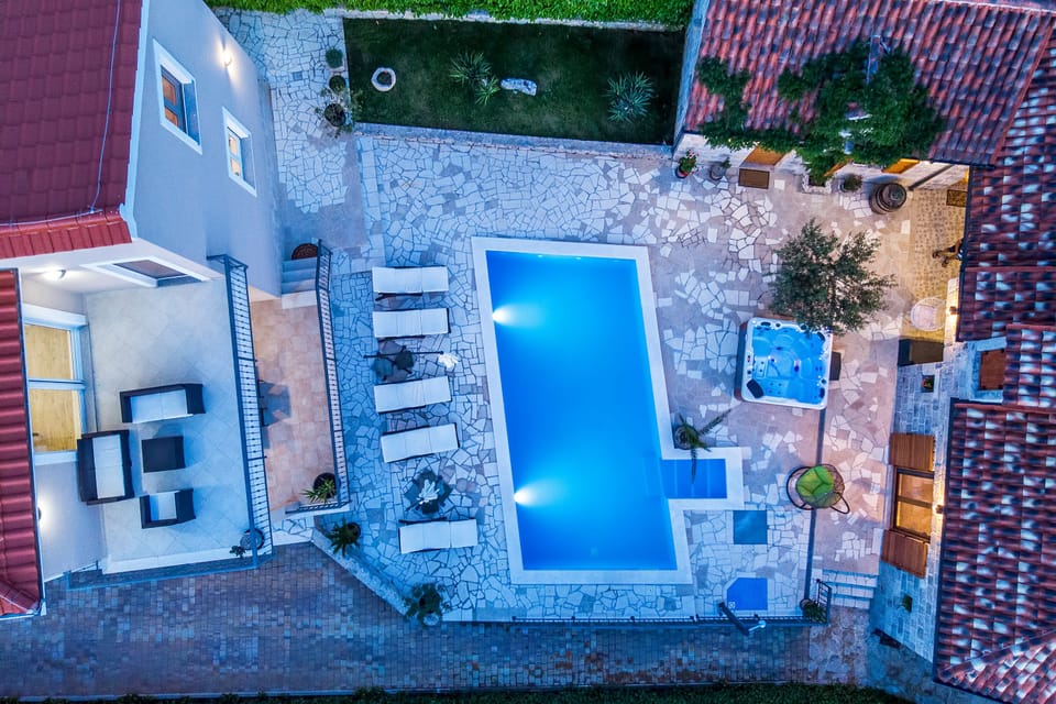 Aerial view on the pool area with all amenities available.