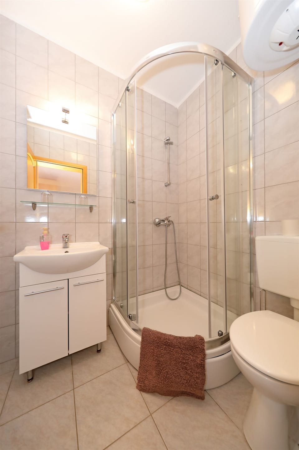 Rooms Zdravko Bed and Breakfast in Novalja