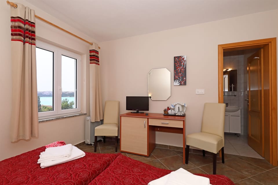 In-room safe, free WiFi