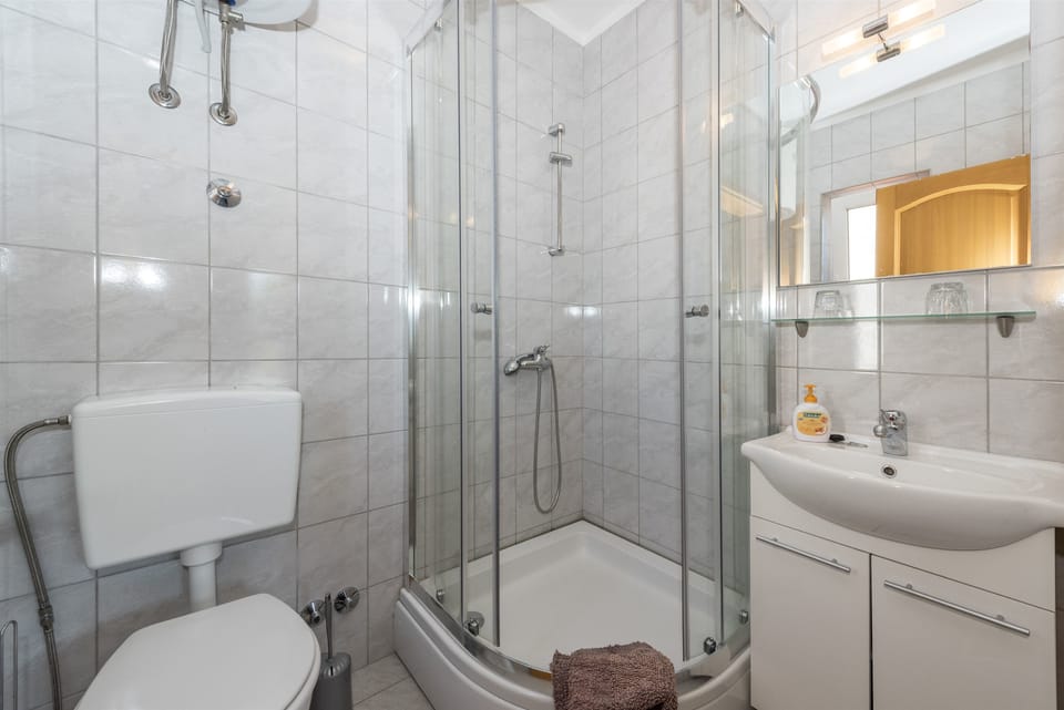 Rooms Zdravko Bed and Breakfast in Novalja