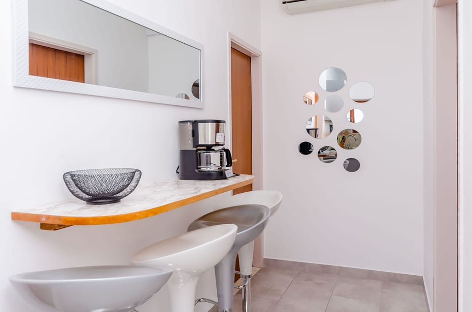 Private kitchen | Fridge, microwave, oven, stovetop