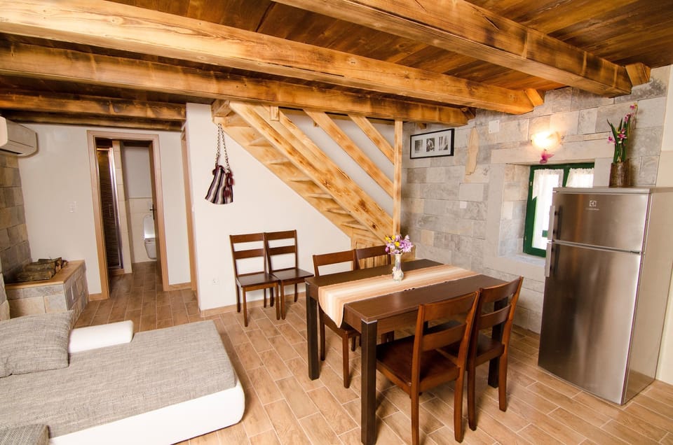 Private kitchen | Fridge, oven, stovetop, espresso maker