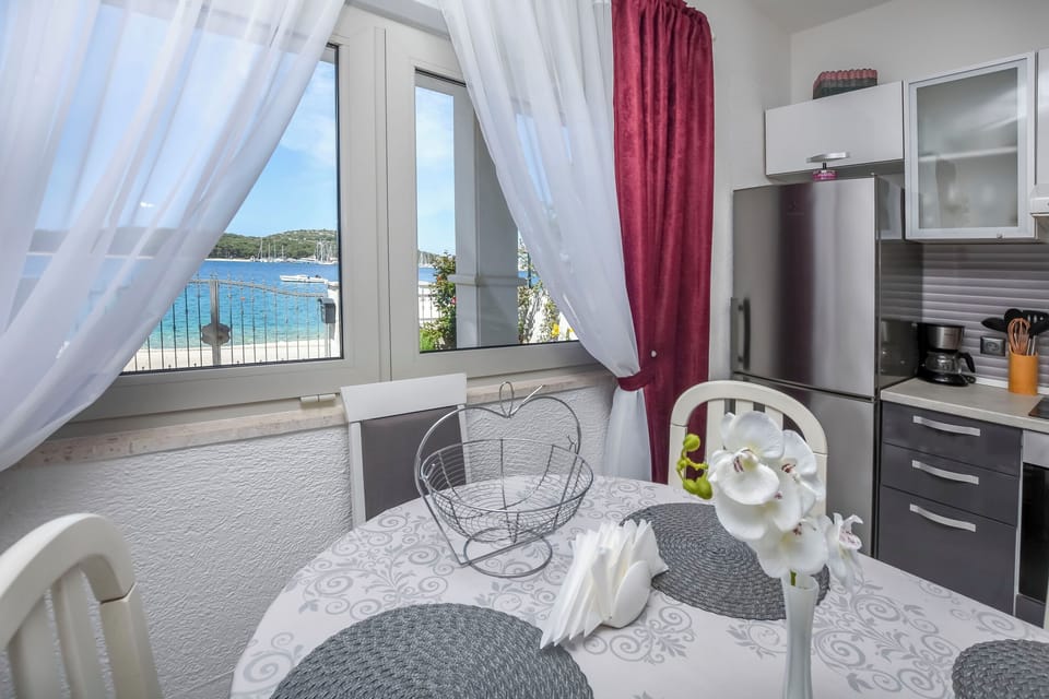 Apartment (A1) | Dining