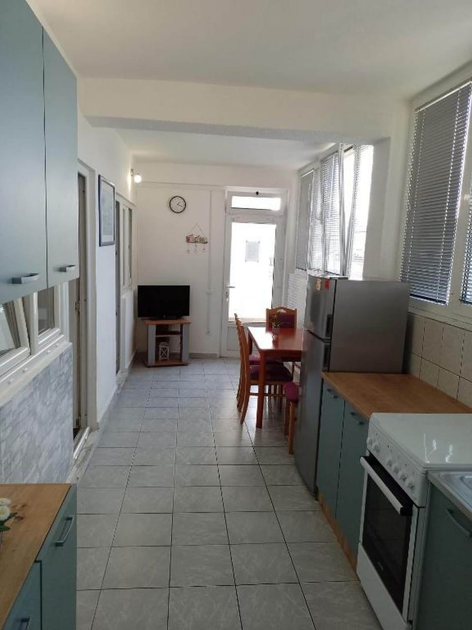 Apartment (A1) | Private kitchen | Fridge, oven, stovetop, cookware/dishes/utensils