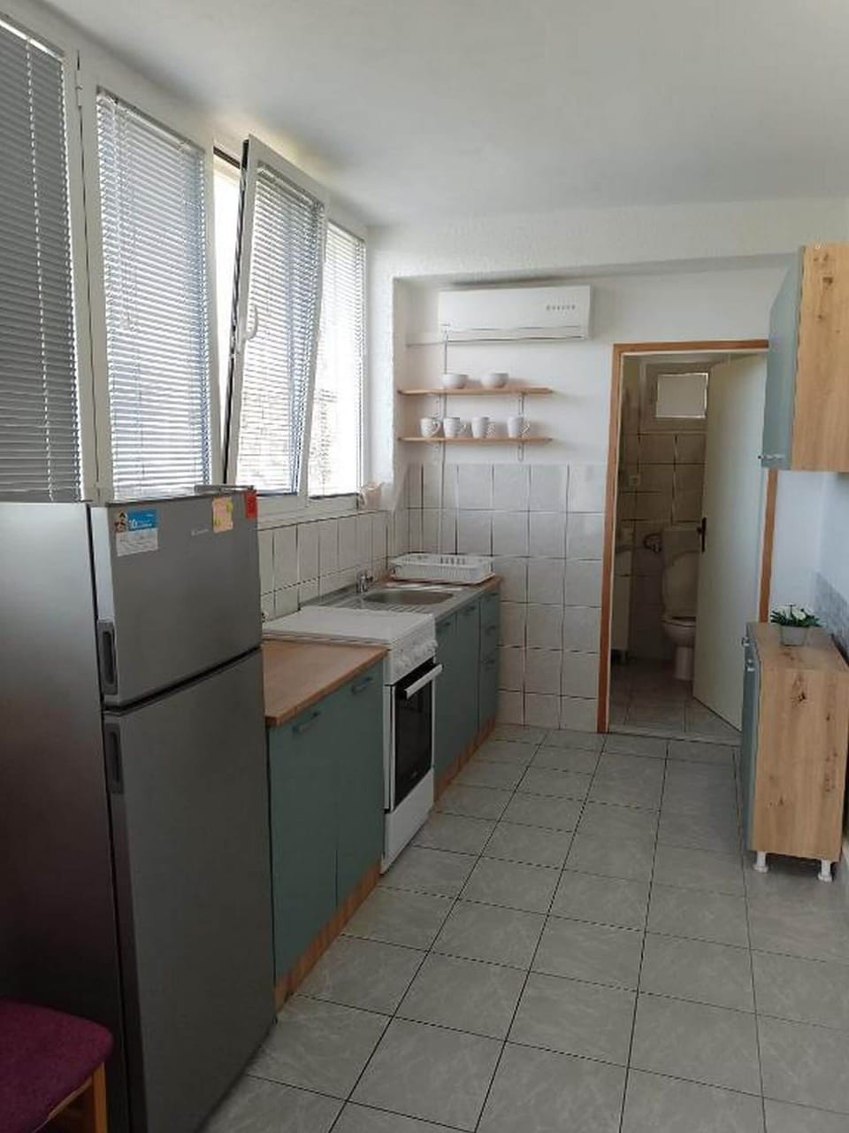 Apartment (A1) | Private kitchen | Fridge, oven, stovetop, cookware/dishes/utensils