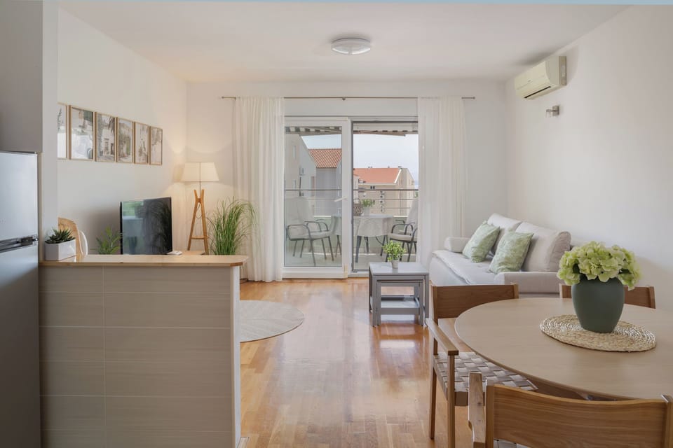 Apartment (A1) | Living room | TV