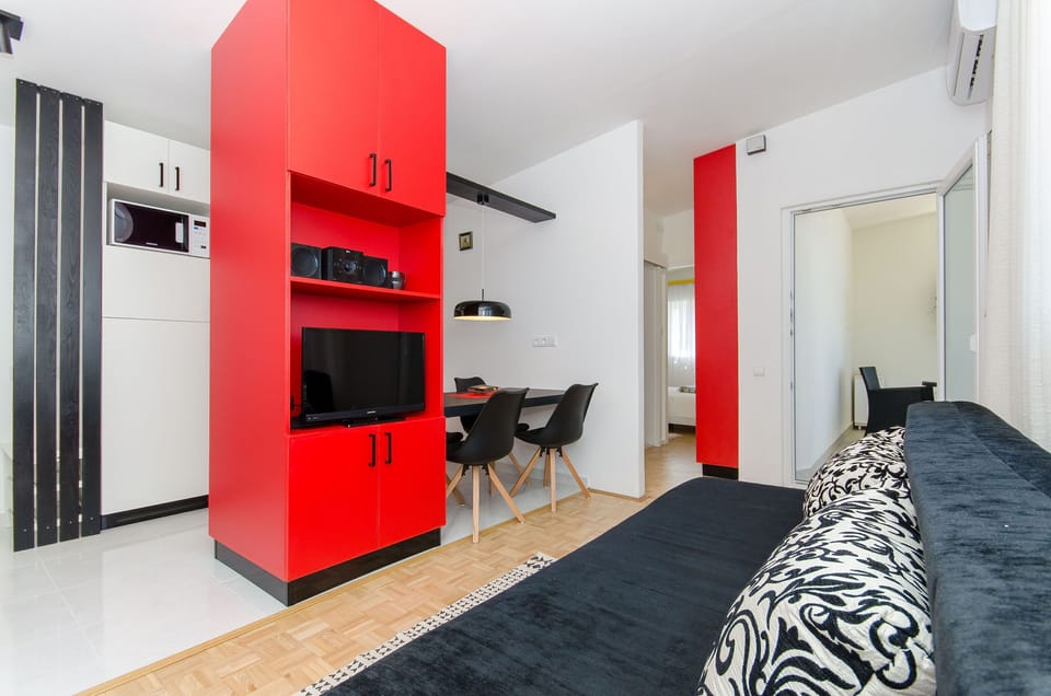 Apartment (A1) | Living room | TV