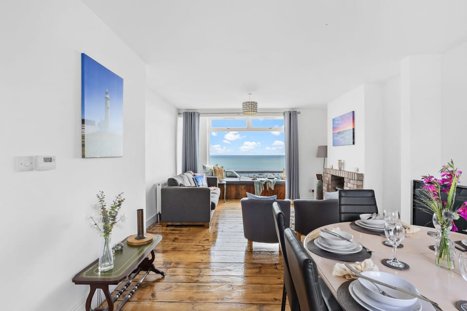The living area - Lighthouse View