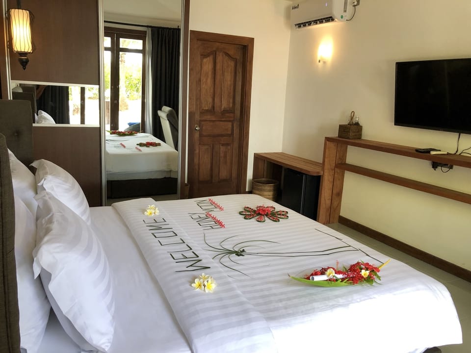 Sea View Deluxe Double Room | 1 bedroom, premium bedding, in-room safe, individually decorated