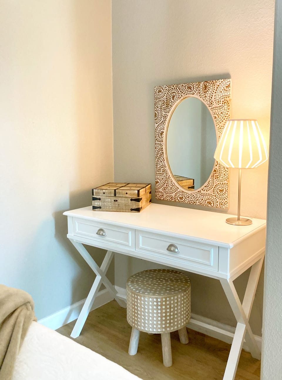 Desk/Vanity area