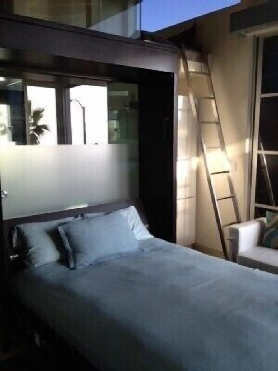 New Murphy Bed -Queen