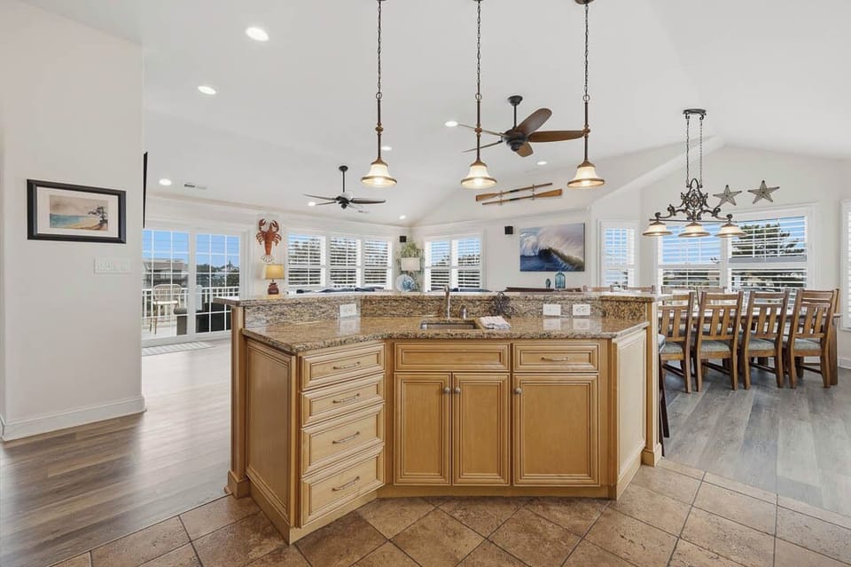 Top-Level Kitchen with Bar (seats 5)