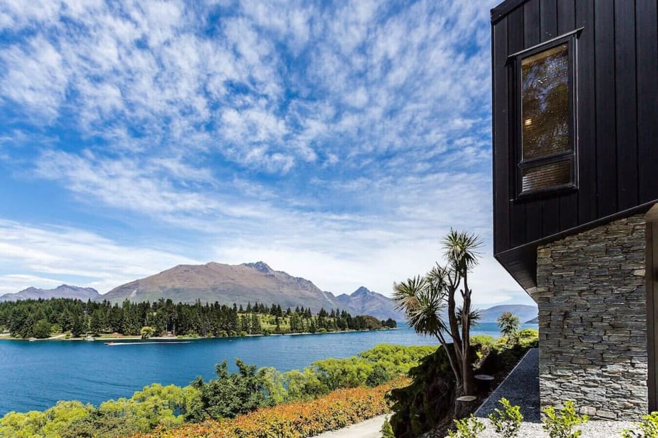 A peaceful retreat, yet still so convenient! Guests love being only a 20-minute flat stroll away from central Queenstown.