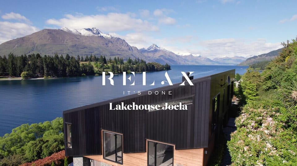 A stunning lakefront location
