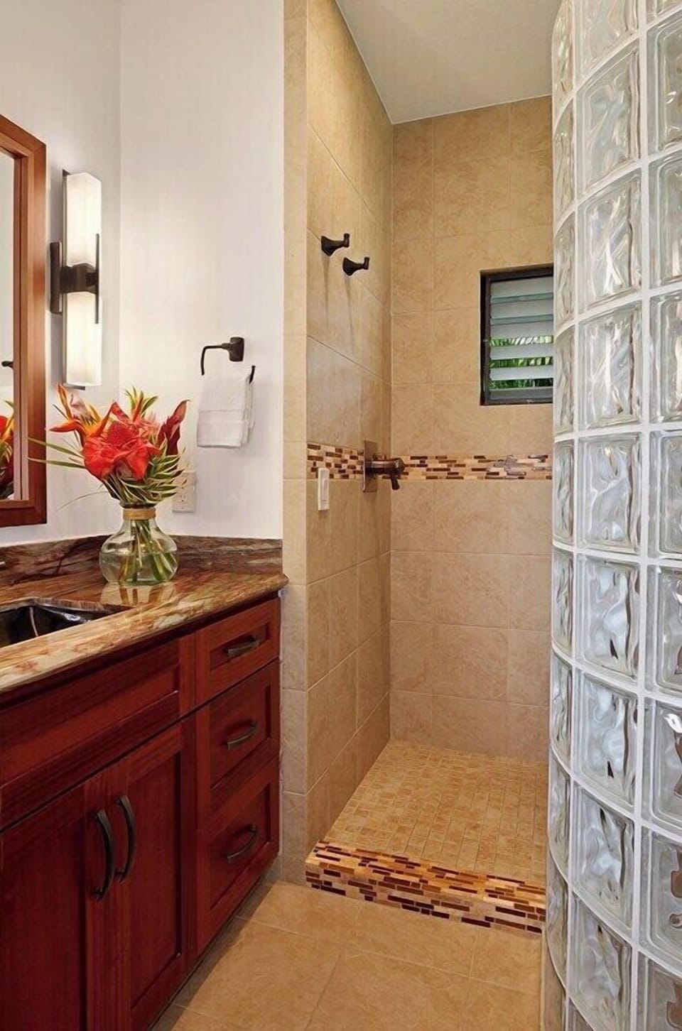 Main Floor Shower Entry