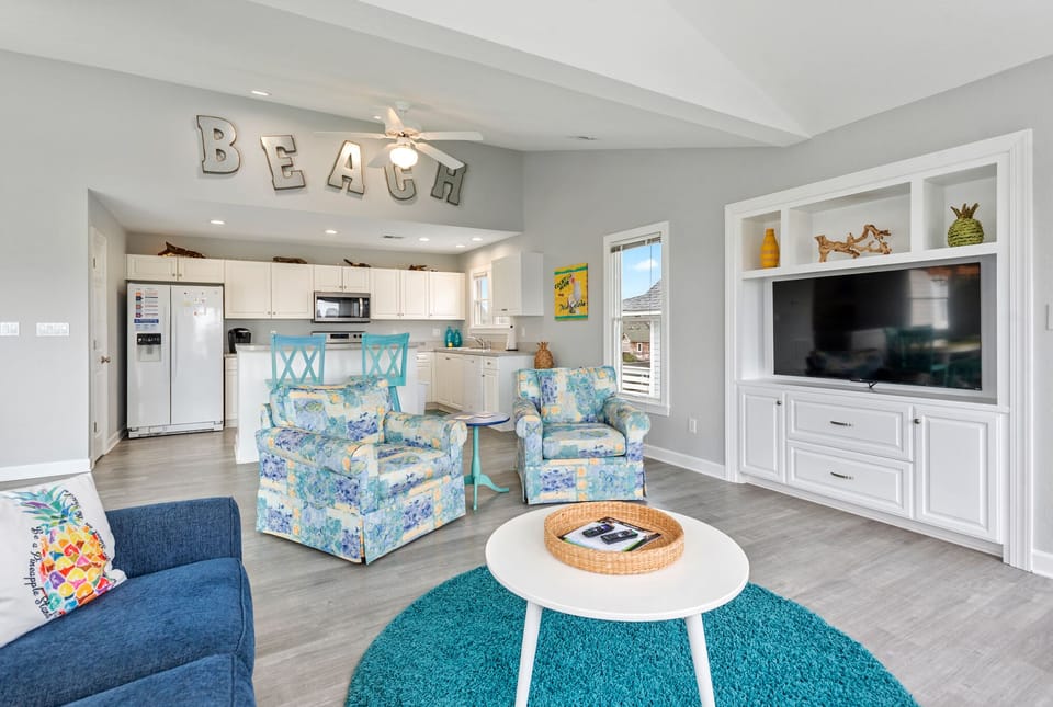 JR380: Kimberly's Kottage | Top Level Living Area