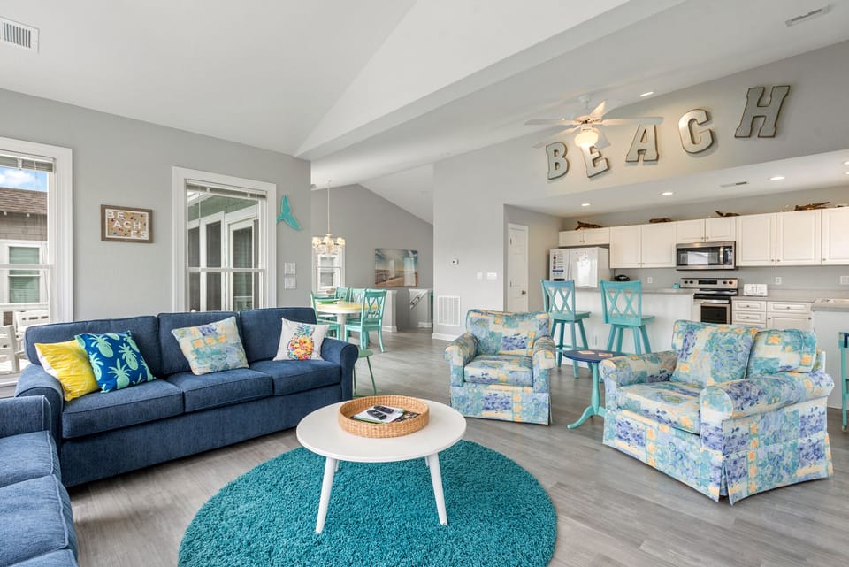 JR380: Kimberly's Kottage | Top Level Living Area
