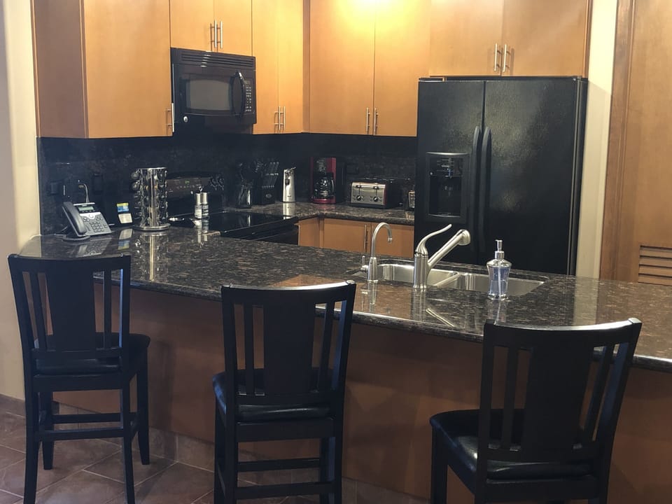 Gorgeous Kitchen with all the amenities of home