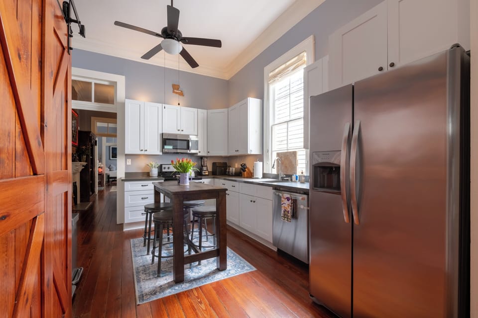 Kitchen with dining table