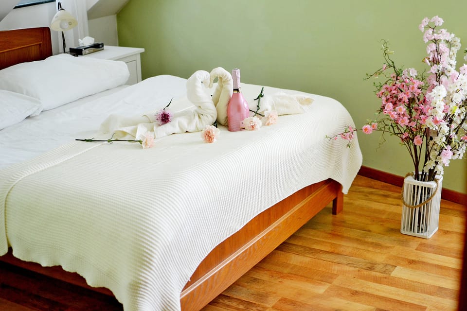 Suite, 1 Bedroom | Desk, free cribs/infant beds, free WiFi, bed sheets