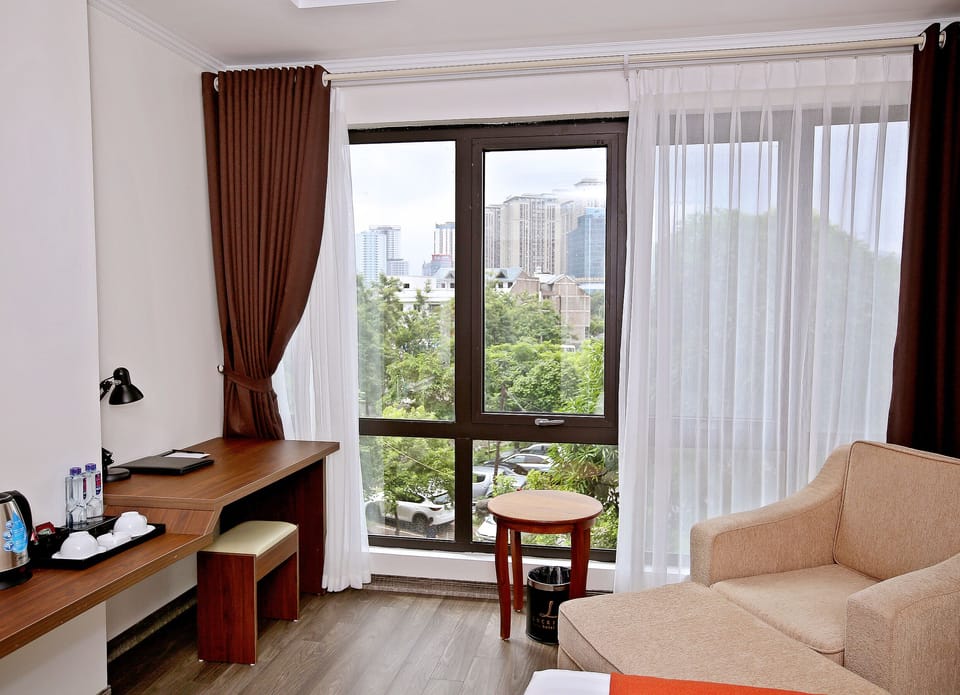 Deluxe Double Room | Living room | Flat-screen TV