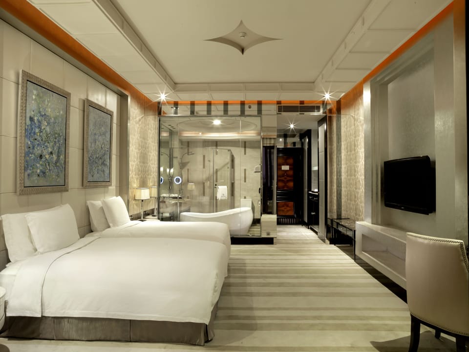 Premium bedding, down comforters, minibar, in-room safe