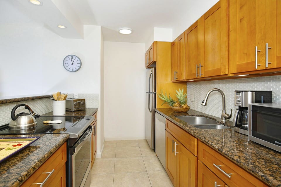 Full kitchen with dishwasher!