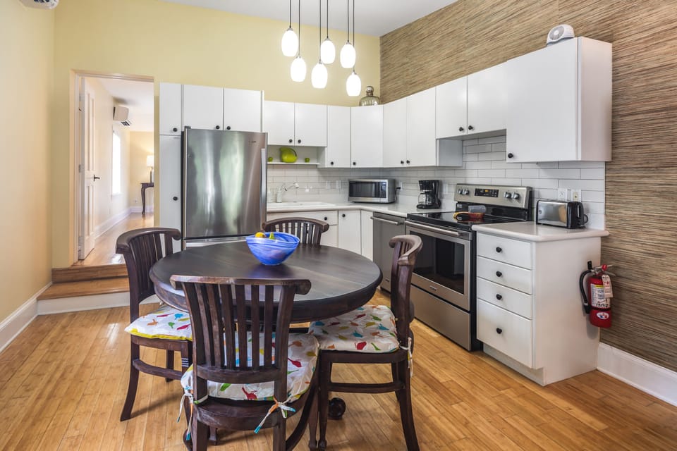 Fully equipped kitchen for meals or snacks!