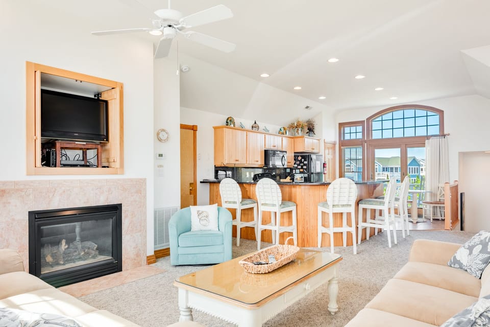 BU22: Love R Shack At The Beach l Left Side Top Level Living Area