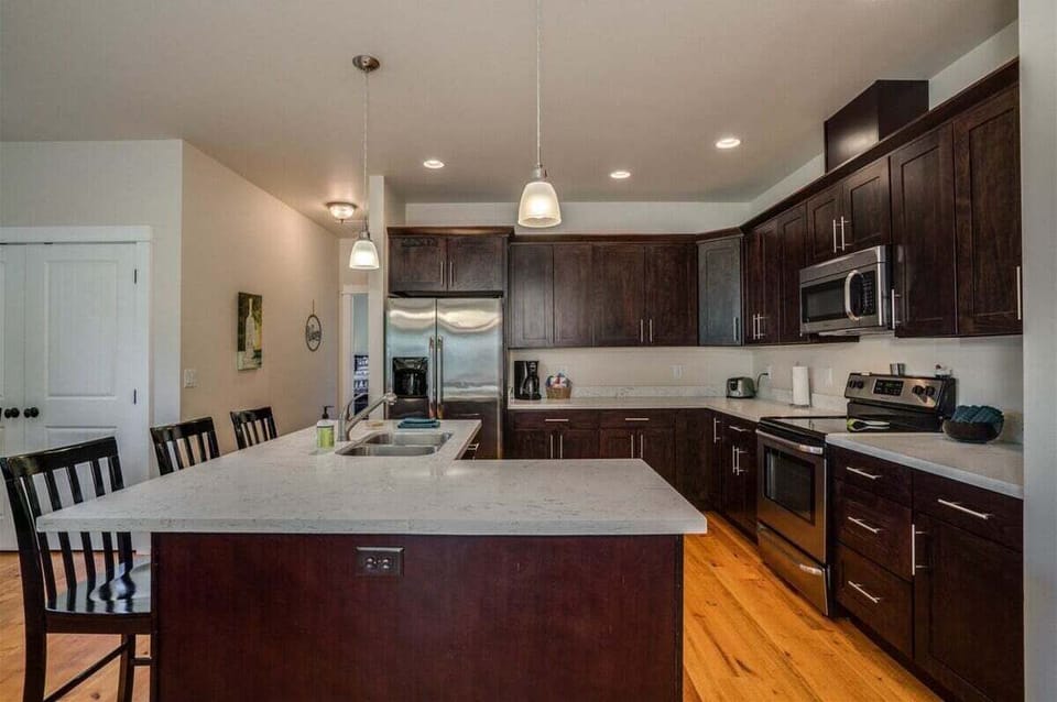 The gourmets in your group will love the full kitchen