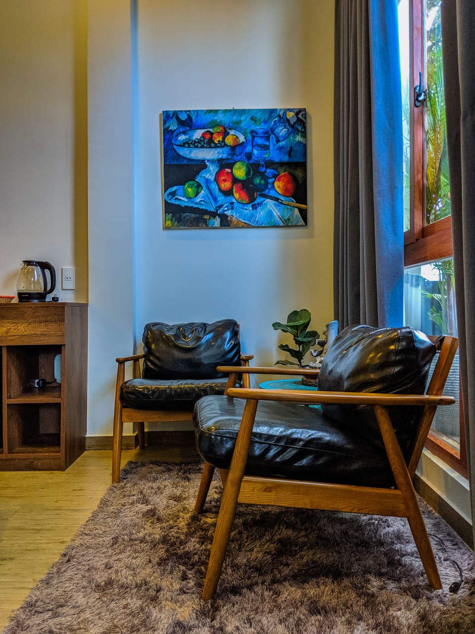 Deluxe Family Room | Living area | 50-inch flat-screen TV with premium channels, TV