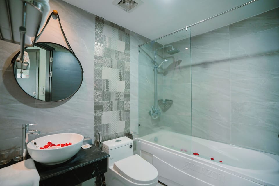 Deluxe Triple Room, Balcony, City View | Bathroom | Free toiletries, hair dryer, slippers, towels